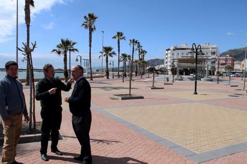 El Ayuntamiento de Adra planta 65 árboles en el Pago del Lugar dentro del Plan Savia de la Diputación Provincial de Almería