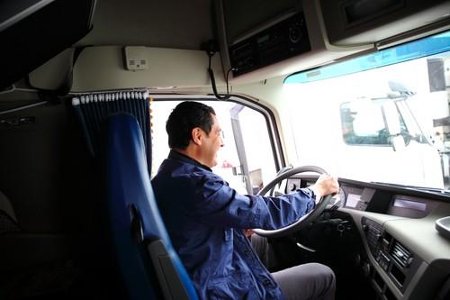 Juanma Moreno fortalecerá la competitividad internacional de las empresas andaluzas con ayudas, becas y bonificaciones fiscales