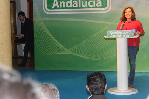 Más de medio millar de personas abarrota los salones del Círculo Cultural y Recreativo de El Ejido por la visita de Soraya Sáenz de Santamaría