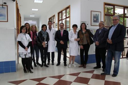 Tomás Elorrieta visita el centro de salud de Santa María del Águila junto al delegado de Salud