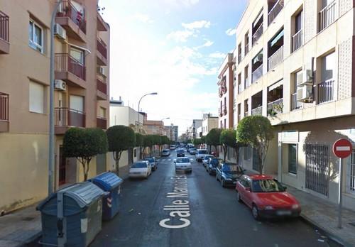 Una mujer y su hija menor han sido trasladadas al Hospital de Poniente tras el incendio de su cocina