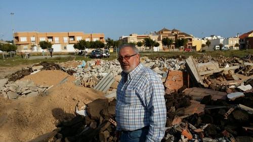 PSOE de El Ejido denuncia el vertido de escombros en Santa María del Águila por parte del Ayuntamiento