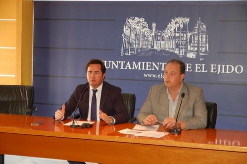 El Ayuntamiento de El Ejido quiere “garantizar” la inversión con la tala de los ficus del Paseo de las Lomas