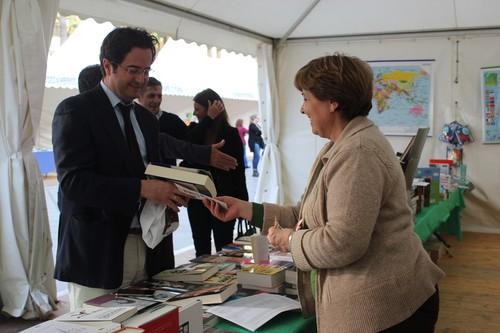 La Feria del Libro de El Ejido ya está en marcha en la Plaza Mayor