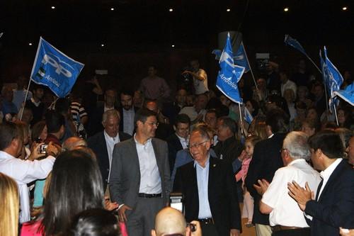 El ministro de Justicia apoya a Gabriel Amat en la presentación de la candidatura del PP