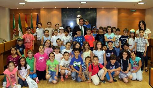 Alumnos de 3º y 4º del CEIP Teresa de Jesús participan en un Pleno Infantil