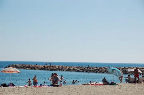 Las playas de El Ejido mantienen las cinco banderas azules garantizando su perfecto estado para la temporada estival