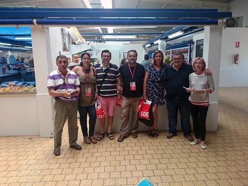 Manolo García dedica su día de campaña al comercio y el turismo y promete luchar para reactivarlo