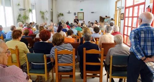 Francisco Góngora presenta sus propuestas en el Club de la Tercera Edad de Ejido Norte