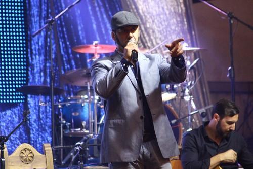 Más de 1.000 personas disfrutaron anoche del concierto de Paco Candela en las fiestas de Santa María del Águila