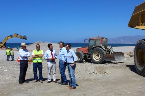 Los trabajos de regeneración de la playa de Guardias Viejas ya están en marcha