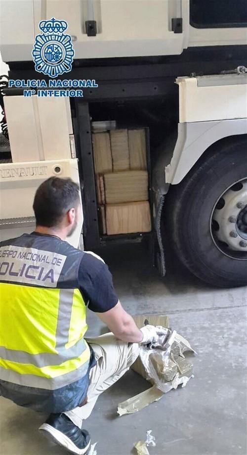 Prisión para dos camioneros detenidos con 210 kilos de hachís y que operaban desde El Ejido