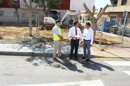 El Ayuntamiento inicia trabajos de acondicionamiento en una plaza de Ejido Norte