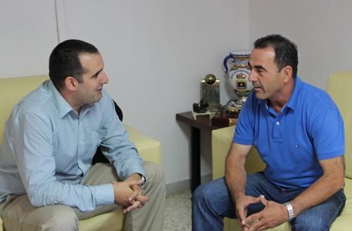 El alcalde de La Mojonera analiza con el responsable de Albaida el problema de los malos olores