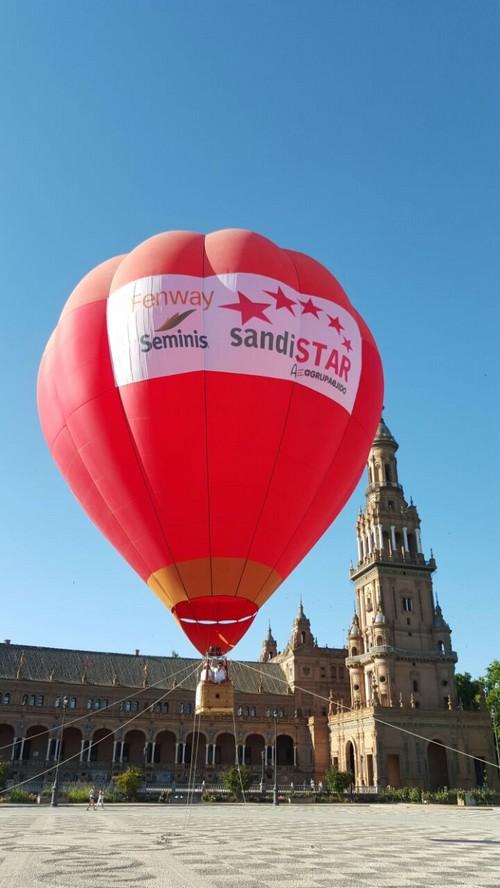 AgrupaEjido y Seminis celebran San Isidro en El Ejido con la instalación del Globo de SandiSTAR en el Recinto Ferial