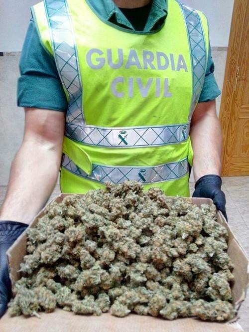 La Guardia Civil interviene en Balerma más de 2’5 Kg. de de marihuana y detiene al autor de un presunto delito contra la salud pública