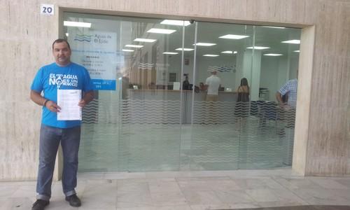 IU El Ejido solicita medidas para garantizar un suministro vital básico de agua a familias en dificultades económicas