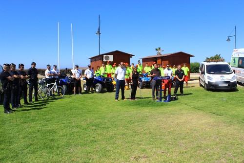 Gran acogida de los usuarios de playa y vecinos a la Patrulla Nocturna de Policía en sus primeras semanas de funcionamiento