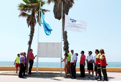 Las banderas azules y las ‘Q de Calidad Turística’ ondean ya en las playas de Adra