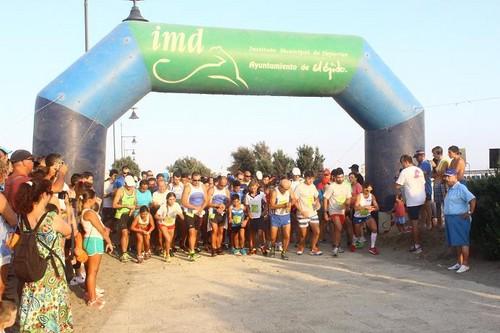 III Carrera Popular contra el Cáncer en el paseo de Poniente de Almerimar para recaudar fondos para la AECC