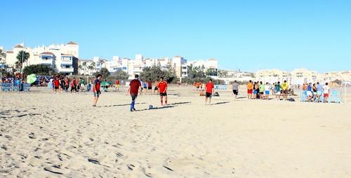 Un total de 30 equipos participan en el torneo de Fútbol Playa 5X5 Almerimar