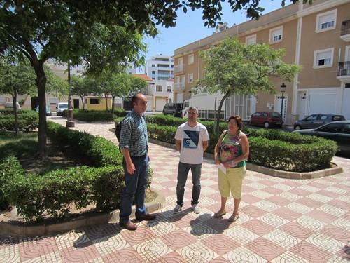 IU sigue presentando propuestas para mejorar la plazas y espacios públicos de Roquetas
