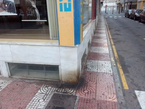 IU lanza un “S.O.S.” por el mal estado de la limpieza viaria en Roquetas