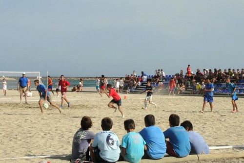 El IMD organiza un Torneo de Fútbol Playa para niños en Almerimar y la III Travesía a Nado de Balerma
