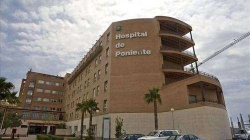 Condenados dos empleados del Hospital de Poniente por forzar una máquina expendedora de bebidas
