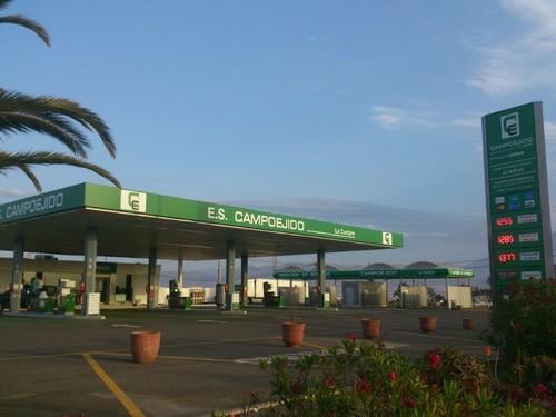 Llenar el depósito de gasolina en El Ejido puede ser hasta ocho euros más barato dependiendo de la gasolinera