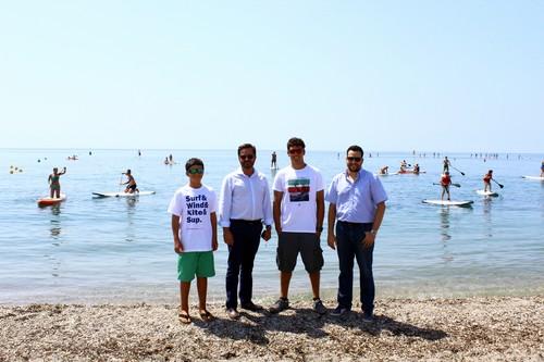 Góngora felicita al windsurfista Víctor Fernández por su victoria en la segunda prueba del mundial de olas