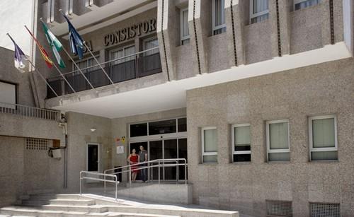 La teniente alcalde de Roquetas anuncia el inicio de las obras de acceso al futuro retén de bomberos