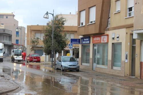 Las lluvias causan anegaciones de garajes, sótanos y viviendas en Balerma y Guardias Viejas