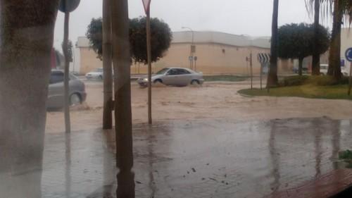 La AEMET decreta las alertas naranja, por fuertes lluvias, y amarilla, por tormentas, en el Poniente y la capital