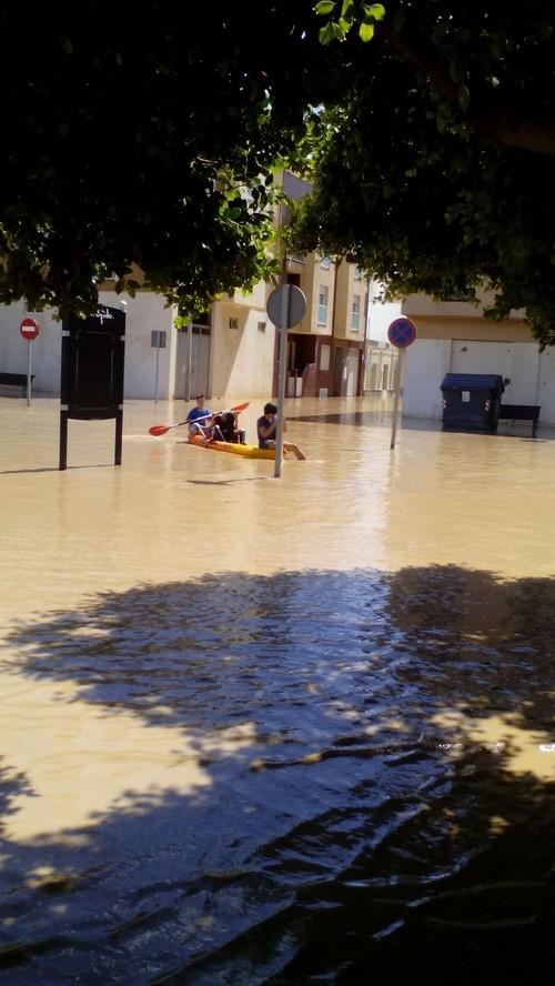Las lluvias de esta mañana dejan calles, garajes y locales inundados en El Ejido
