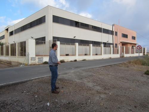 IU propone dotar de una vez de accesos peatonales seguros al IES de Las Marinas