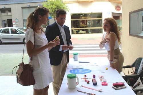 La Asociación AFA de El Ejido conmemora el Día del Alzheimer con una mesa informativa para sensibilizar a los ejidenses en torno a esta enfermedad