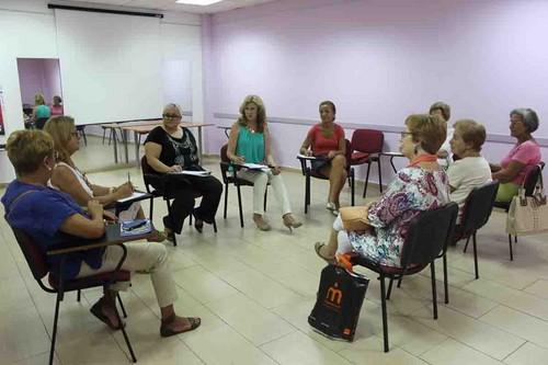 El Centro Municipal de la Mujer de Roquetas inicia el curso con una charla sobre las cuidadoras