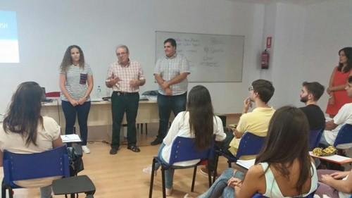 Dieciocho jóvenes participan en el curso de Inglés Empresarial de Vícar