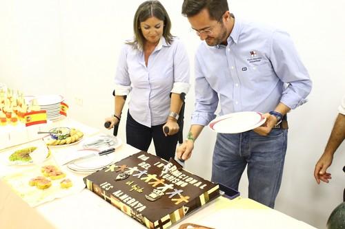 Un centenar de extranjeros residentes y colectivos vecinales celebran en la nueva oficina de Almerimar el Día Internacional del Turismo