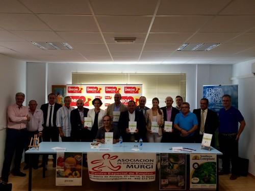 La Asociación de Discapacitados Murgi ha presentado esta mañana la 'Agenda Cultural Agrícola Solidaria' en  El Ejido