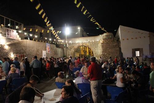 Adra celebró anoche la 23 edición del tradicional 'desgranijo'