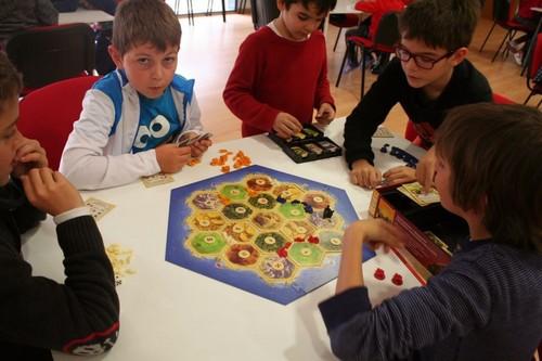 Vícar organiza un curso de estimulación y aprendizaje a través del juego de mesa