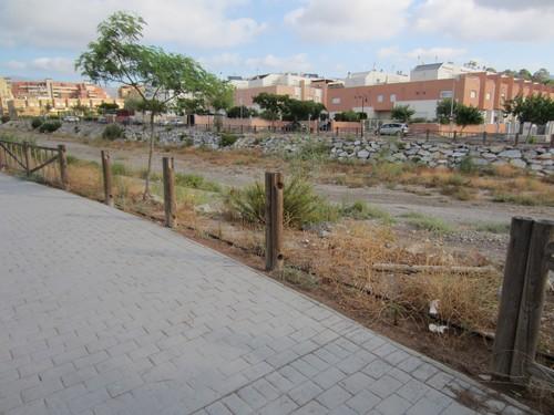 IU Roquetas denuncia el abandono municipal y urge la mejora de la rambla de Las Hortichuelas