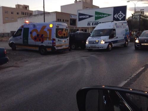 Trasladado al Poniente un ciclista atropellado por un todoterreno junto a Ejidohotel