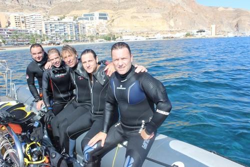 Treinta y cinco voluntarios participan en la jornada de limpieza y estudio de fondos marinos de Roquetas de Mar