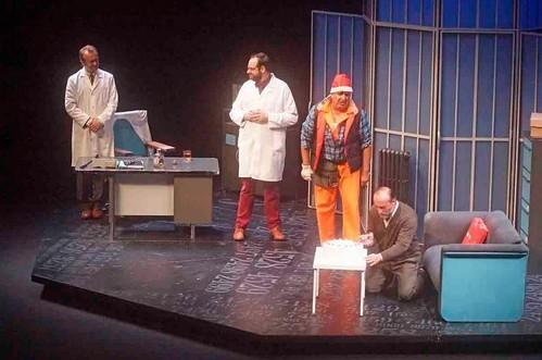 La obra ‘Invernadero’ trató el abuso de poder con un reparto de lujo en el auditorio de Roquetas de Mar