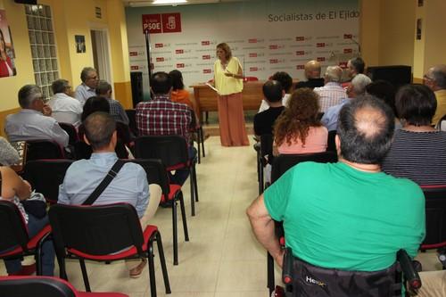 La sede del PSOE de El Ejido acogió anoche una asamblea informativa con Sonia Ferrer