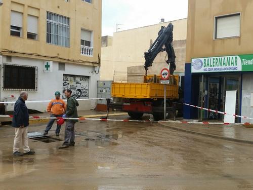 El Ayuntamiento de El Ejido trabaja desde primera hora de la mañana por restablecer la normalidad en las zonas afectadas por las lluvias