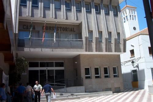 Roquetas resuelve 103 incidencias y despliega un operativo de 100 personas para restablecer la normalidad